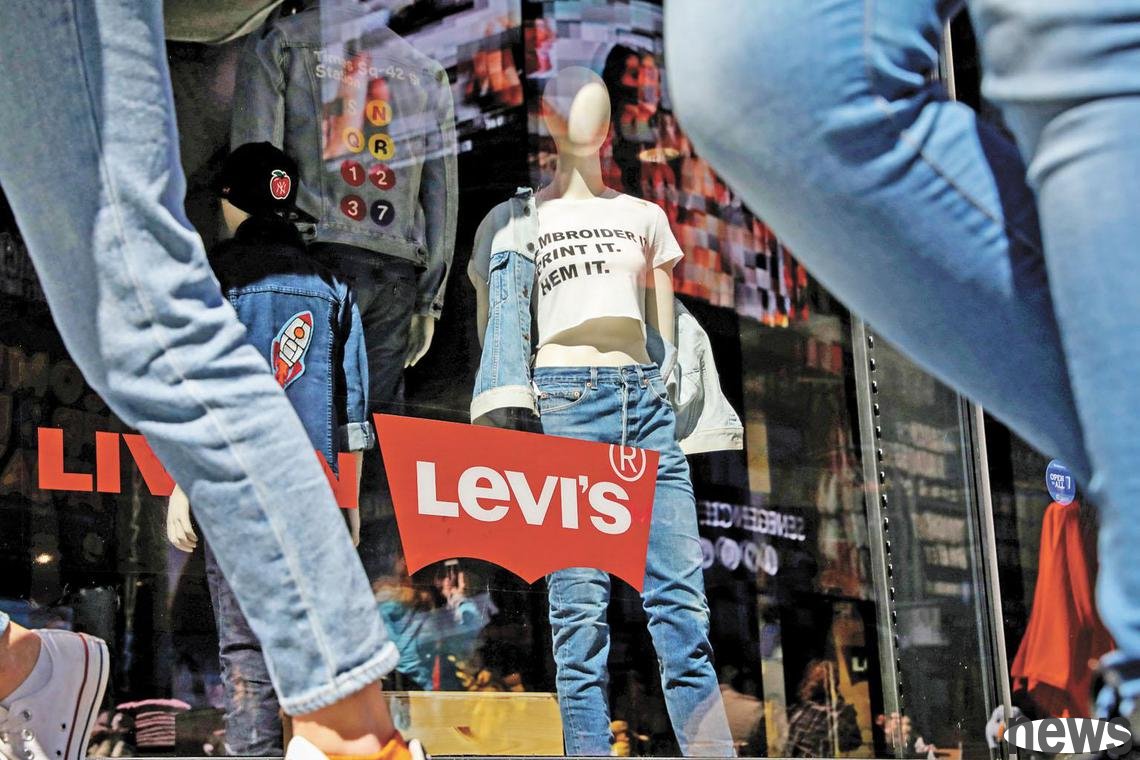 根据Levi Strauss提交给美国证券交易委员会(SEC)的监管文件,Dockers品牌在2024、2023和2022财年,每年都占集团净总营业额的5%。(路透社)