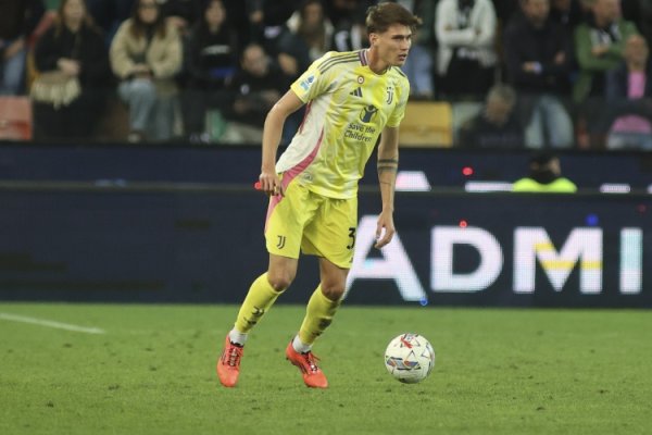 Juventus official: 22-year-old youth training player Savona transfers to Nottingham Forest for permanent contract