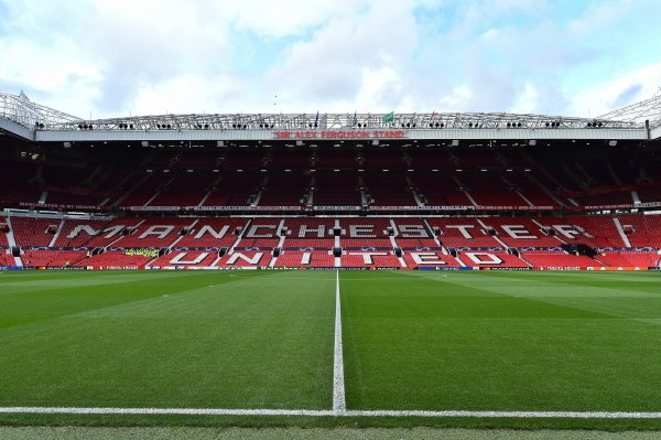 Reporter: Manchester United plans to hold a one-day tour of the training base next June, which can generate 100,000 pounds in a single day