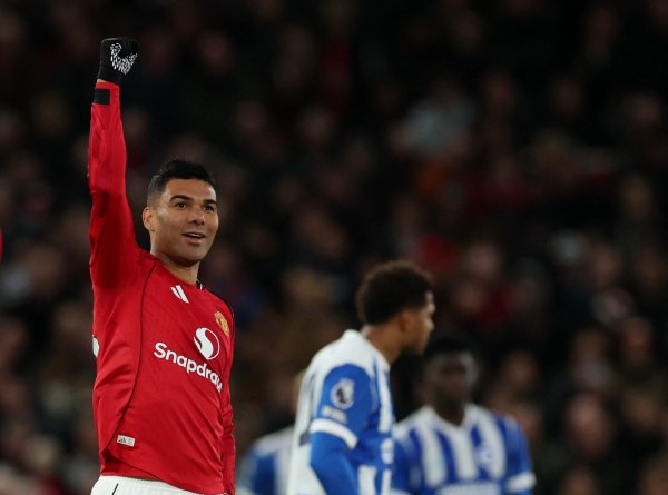 Manchester United: Manchester United is interested in Tony and Anderson and hopes Casemiro will reduce his salary, but the players are unwilling